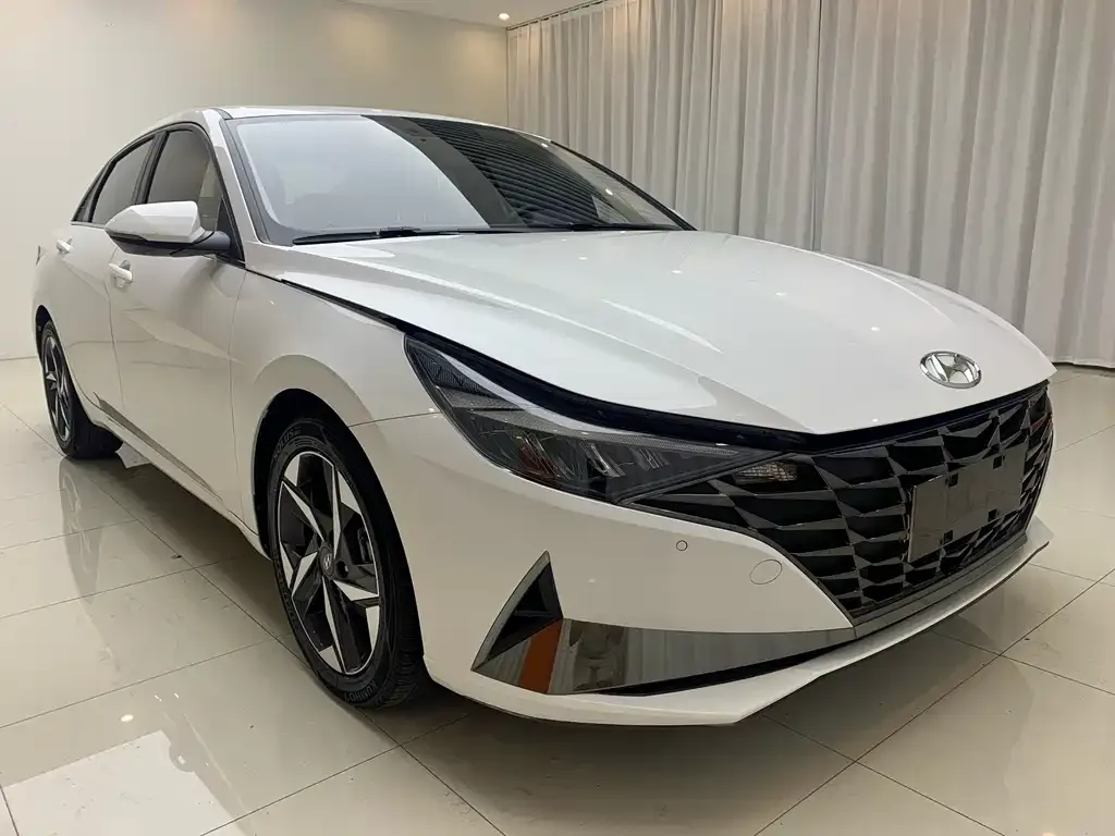 Hyundai Elantra — фото 7