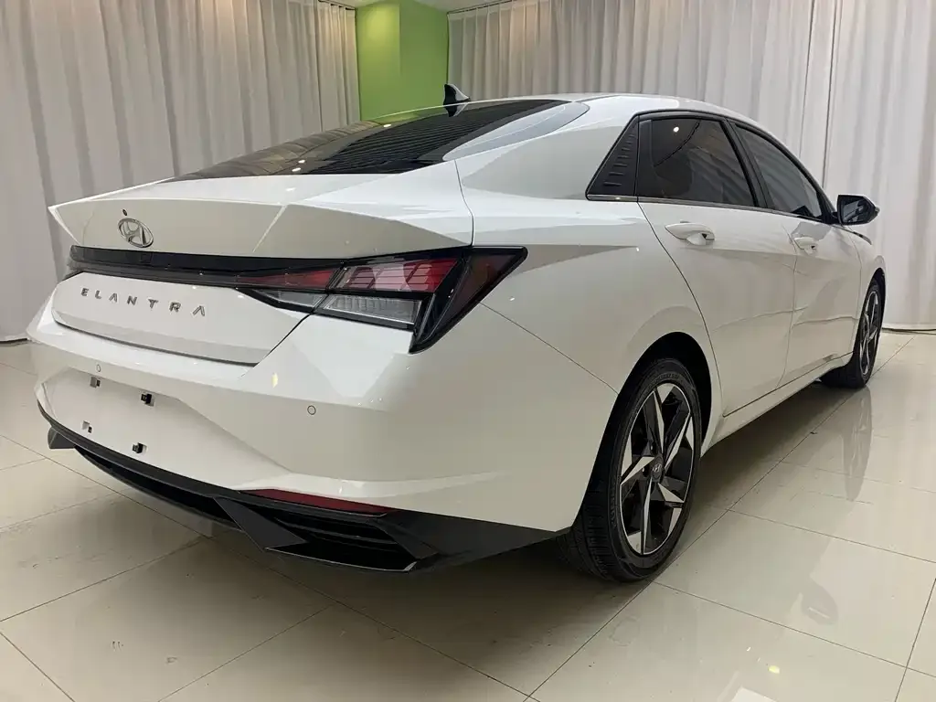 Hyundai Elantra — фото 9