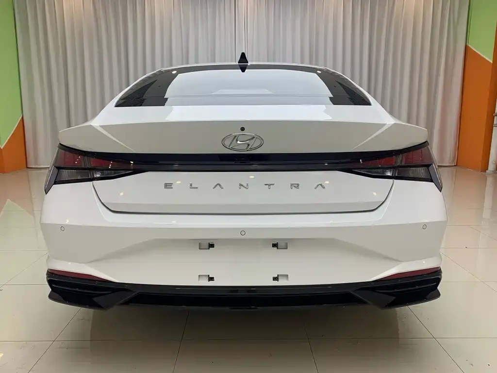 Hyundai Elantra — фото 3