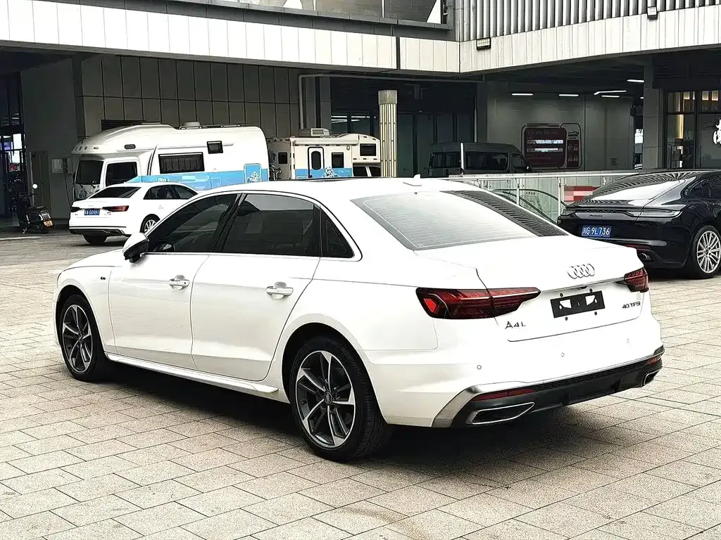 Audi A4L — фото 6