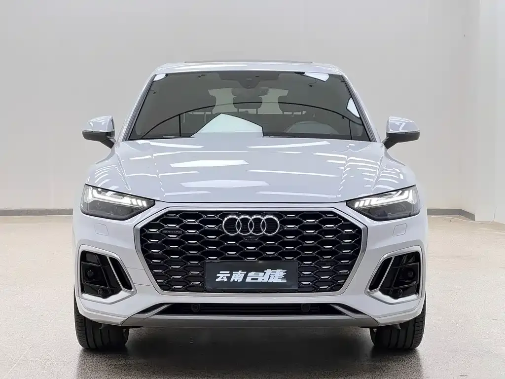 Audi Q5L Sportback — фото 1