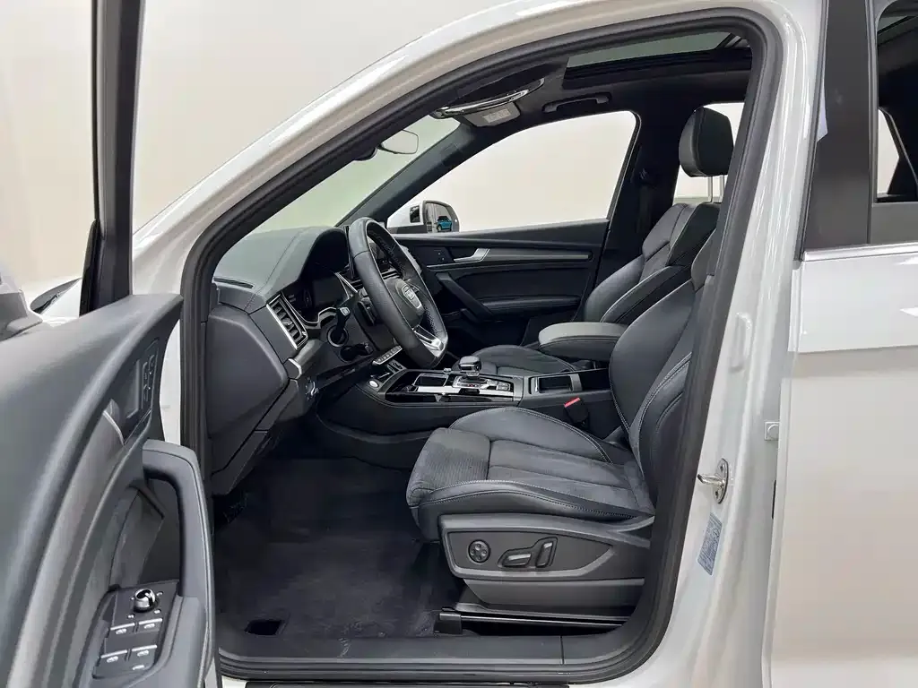 Audi Q5L Sportback — фото 4
