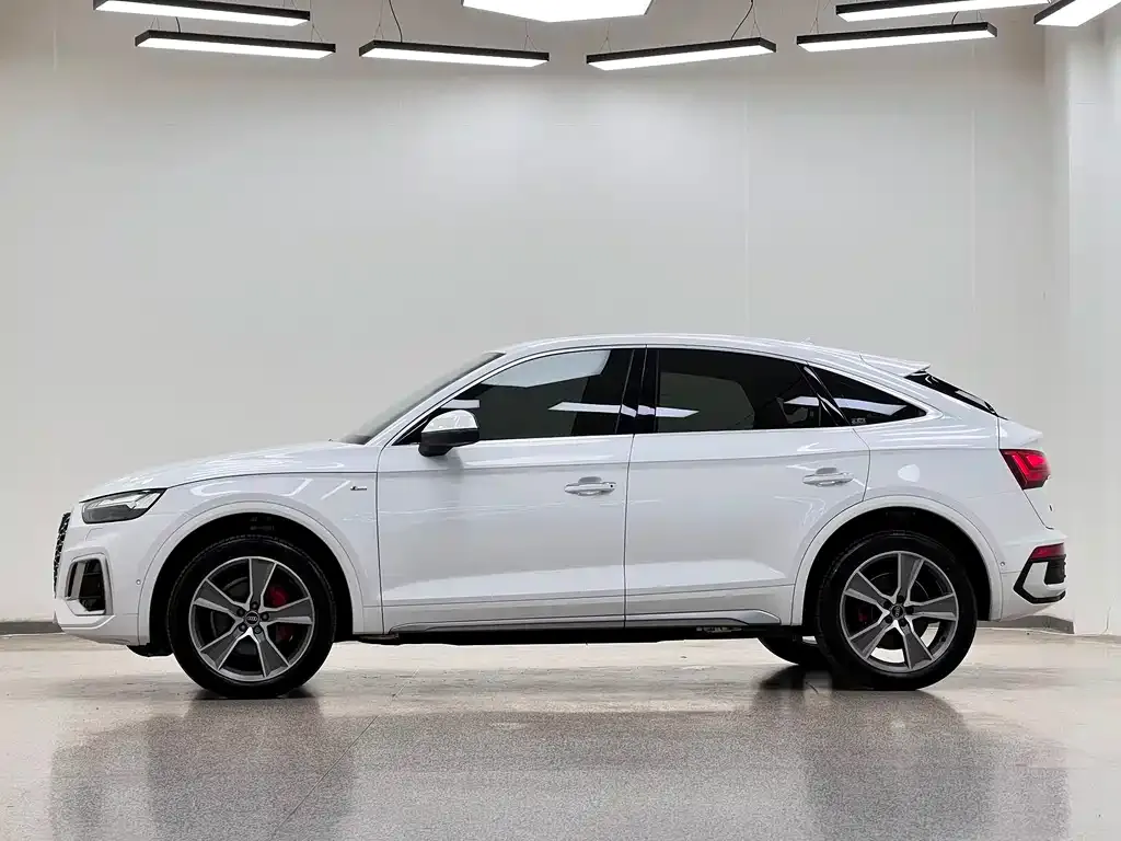 Audi Q5L Sportback — фото 7