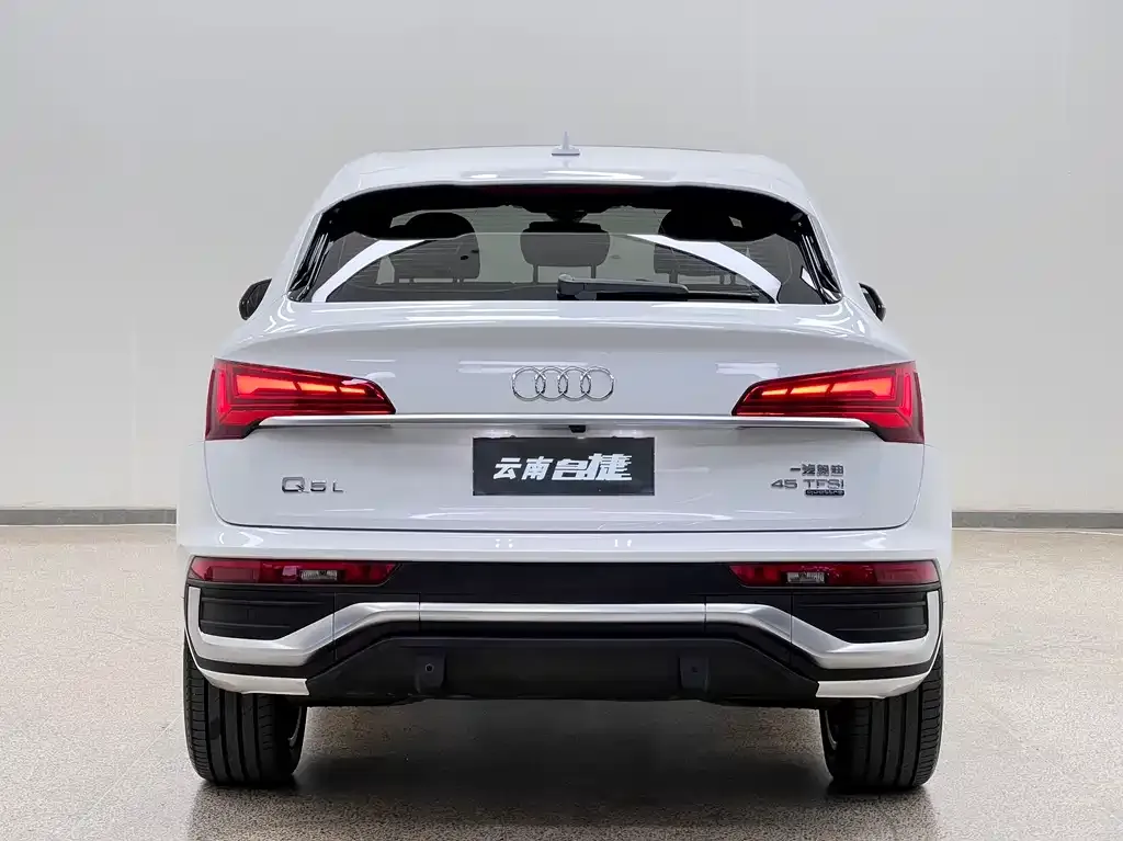 Audi Q5L Sportback — фото 3
