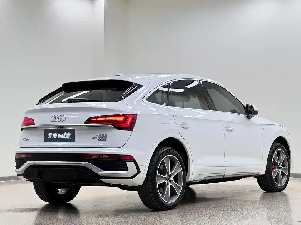 Audi Q5L Sportback — фото 6