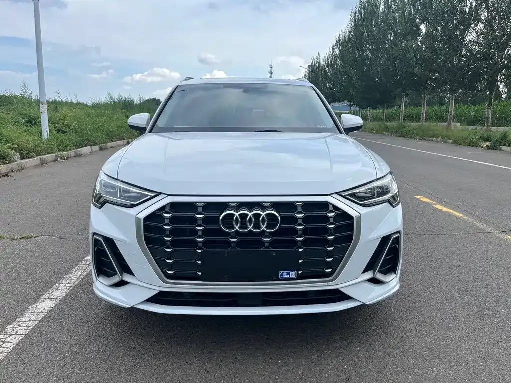 Audi Q3 — фото 1