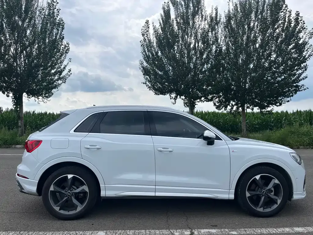 Audi Q3 — фото 10
