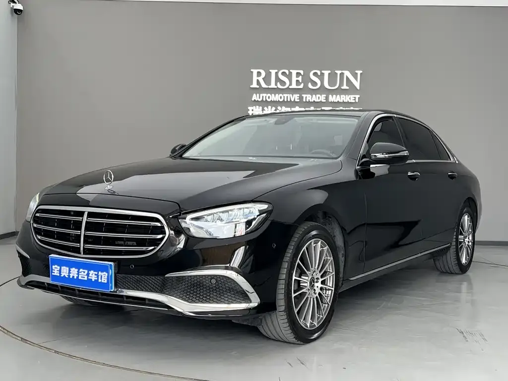 Mercedes-Benz E-Class — фото 1