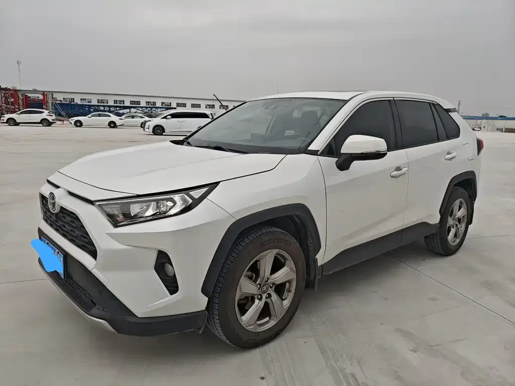 Toyota RAV4 — фото 1