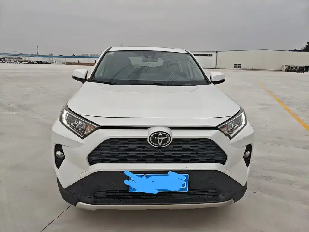 Toyota RAV4 — фото 7
