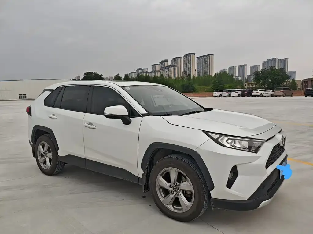 Toyota RAV4 — фото 6