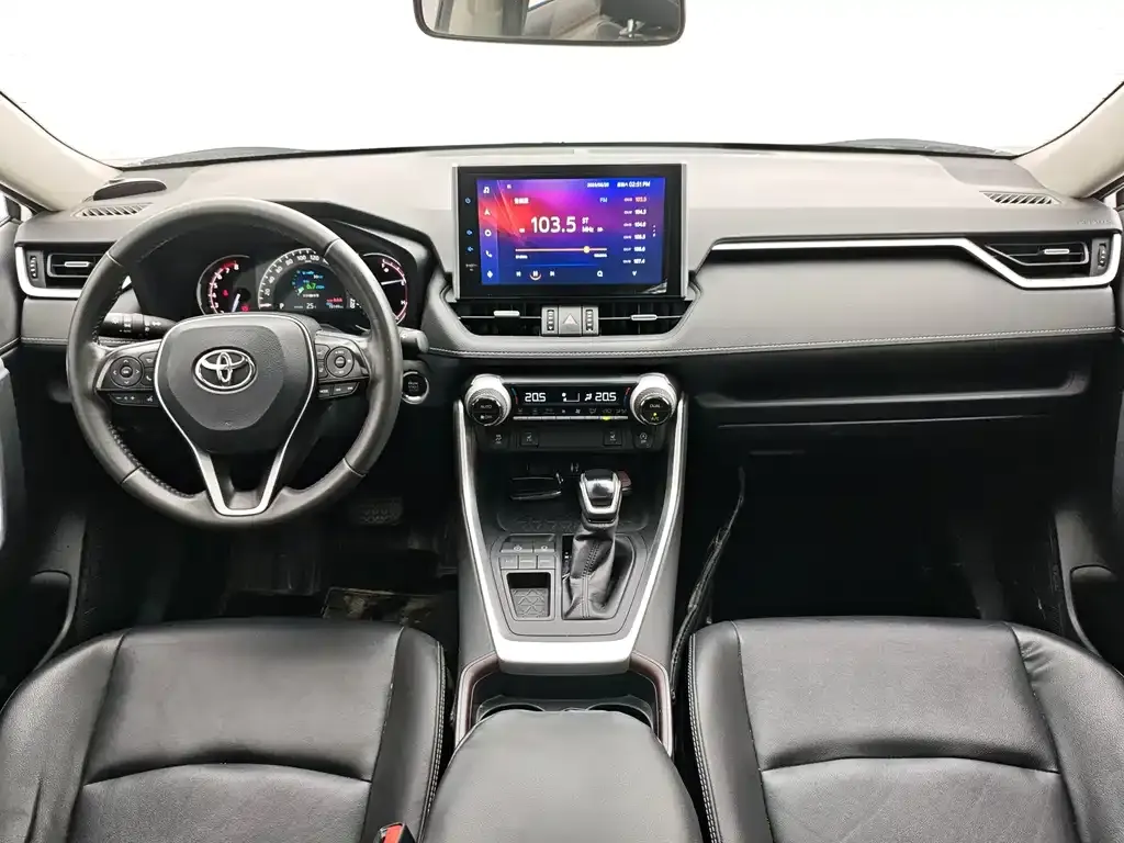 Toyota RAV4 — фото 2