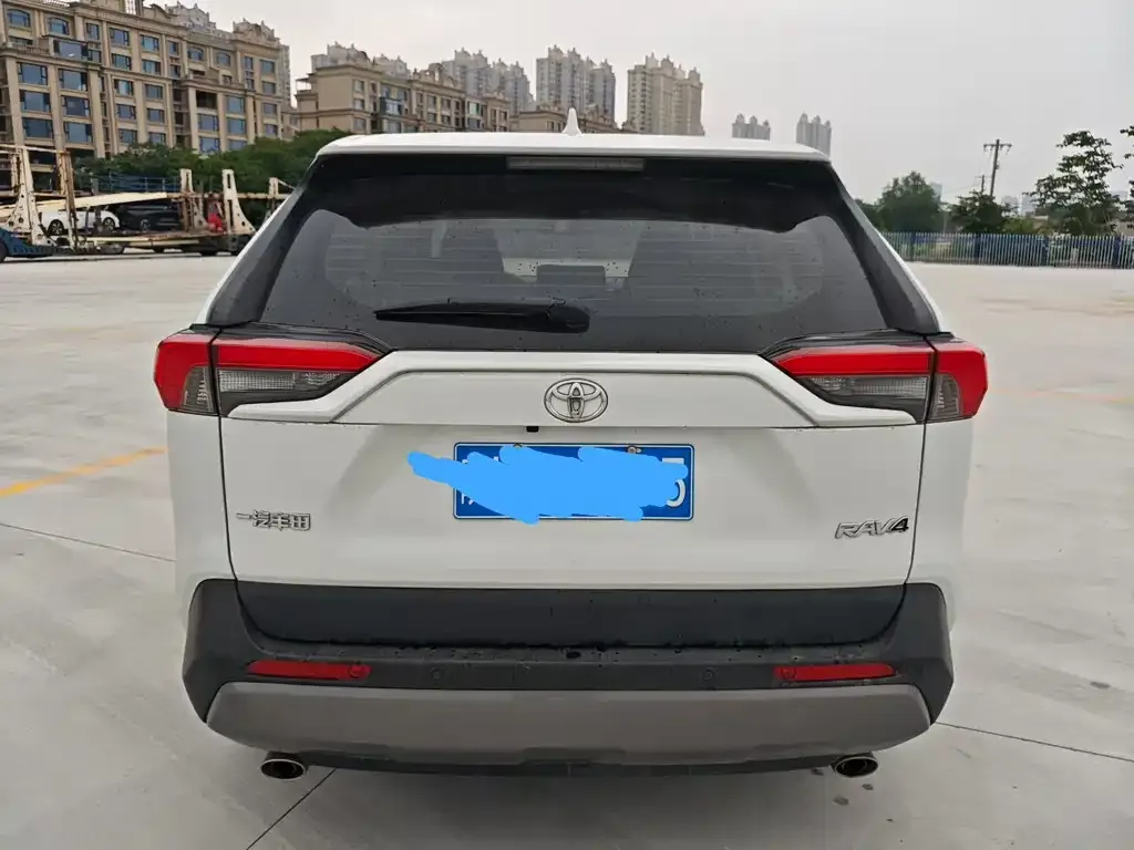 Toyota RAV4 — фото 3
