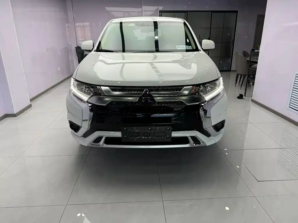 Mitsubishi Outlander — фото 2