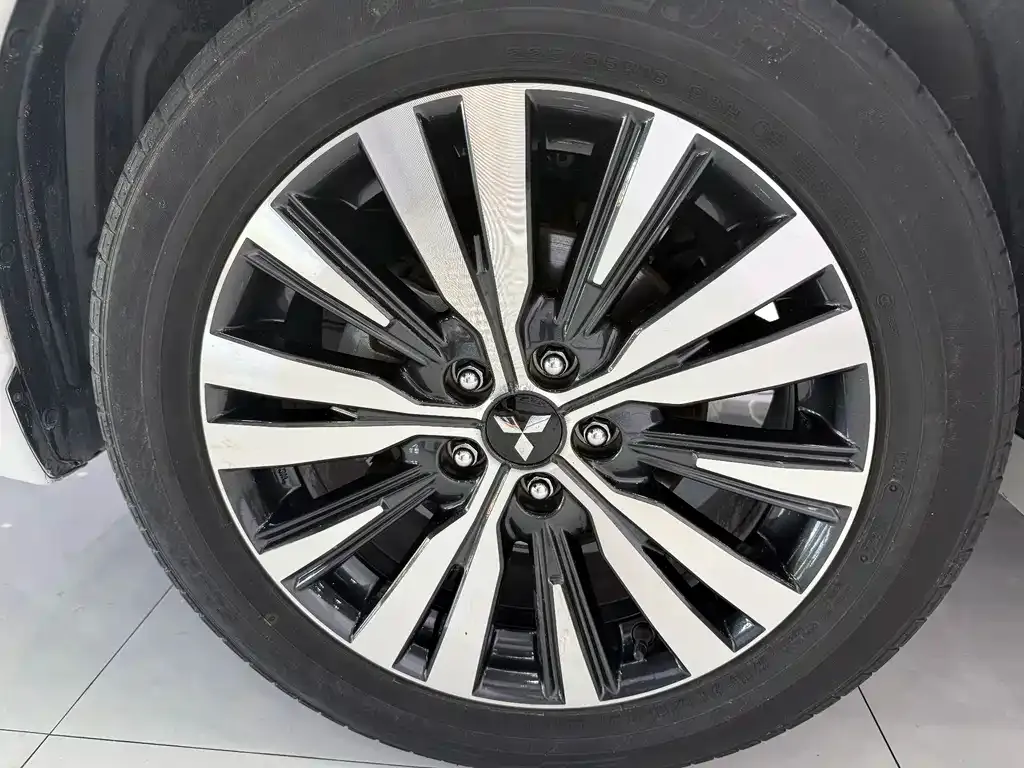 Mitsubishi Outlander — фото 7