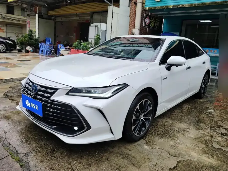 Toyota Avalon — фото 1