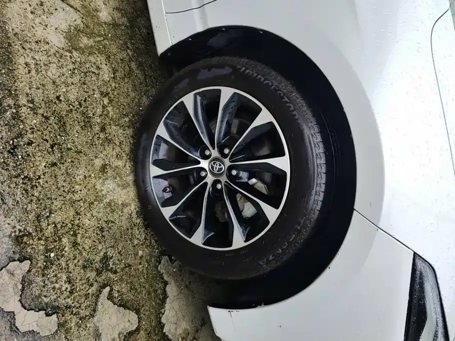 Toyota Avalon — фото 10