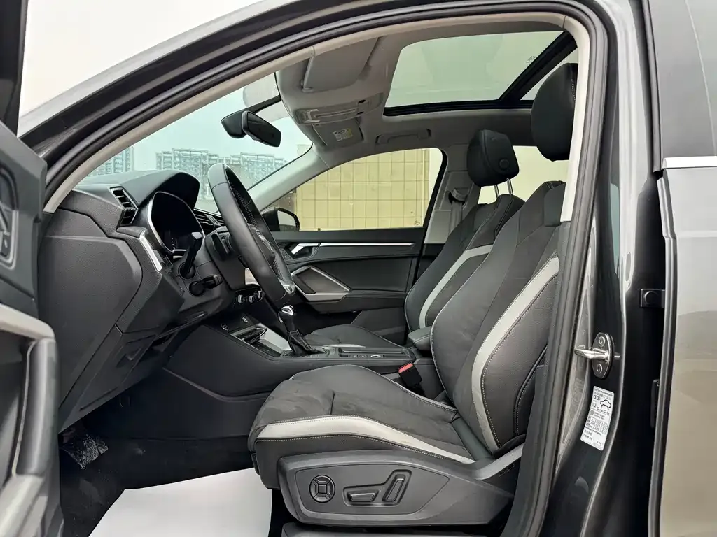Audi Q3 — фото 10