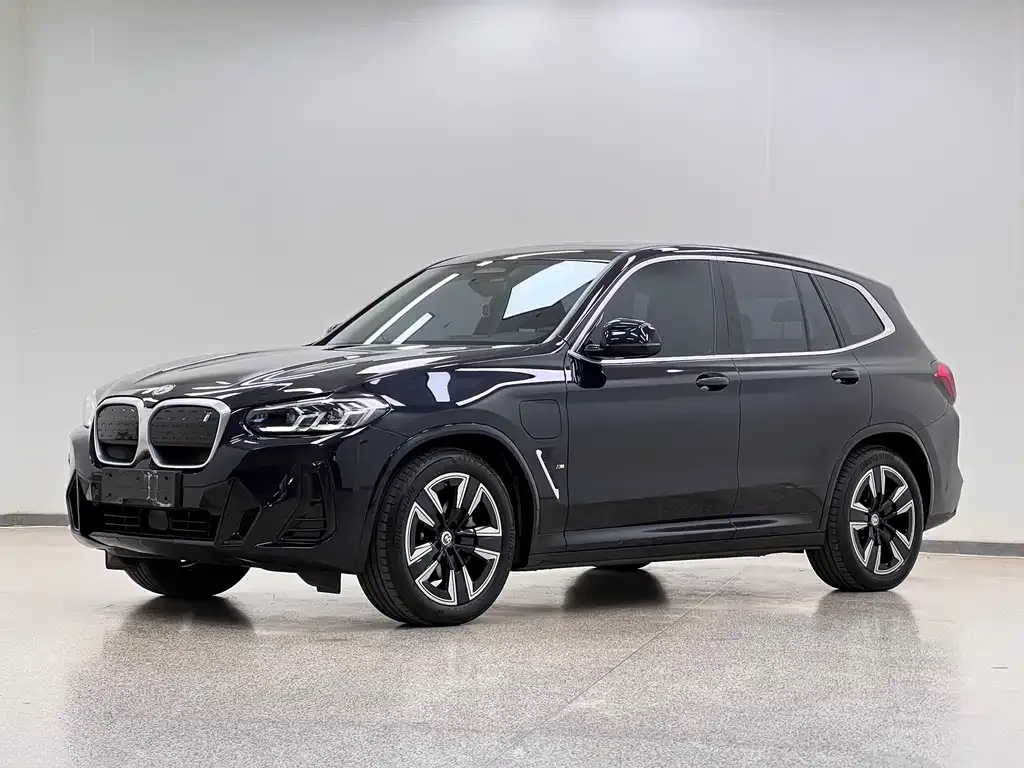 BMW iX3 — фото 1
