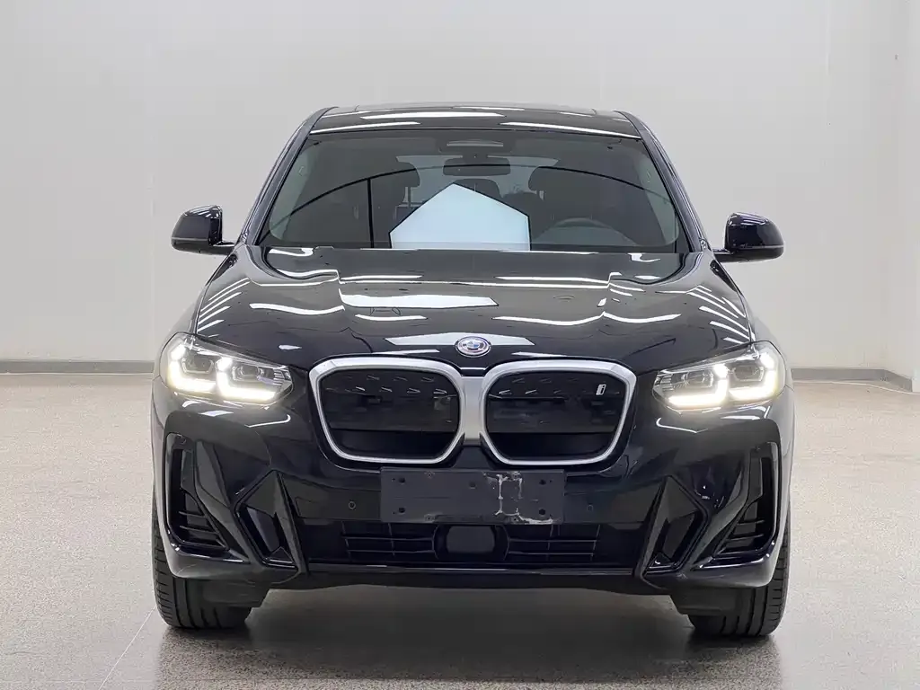 BMW iX3 — фото 9