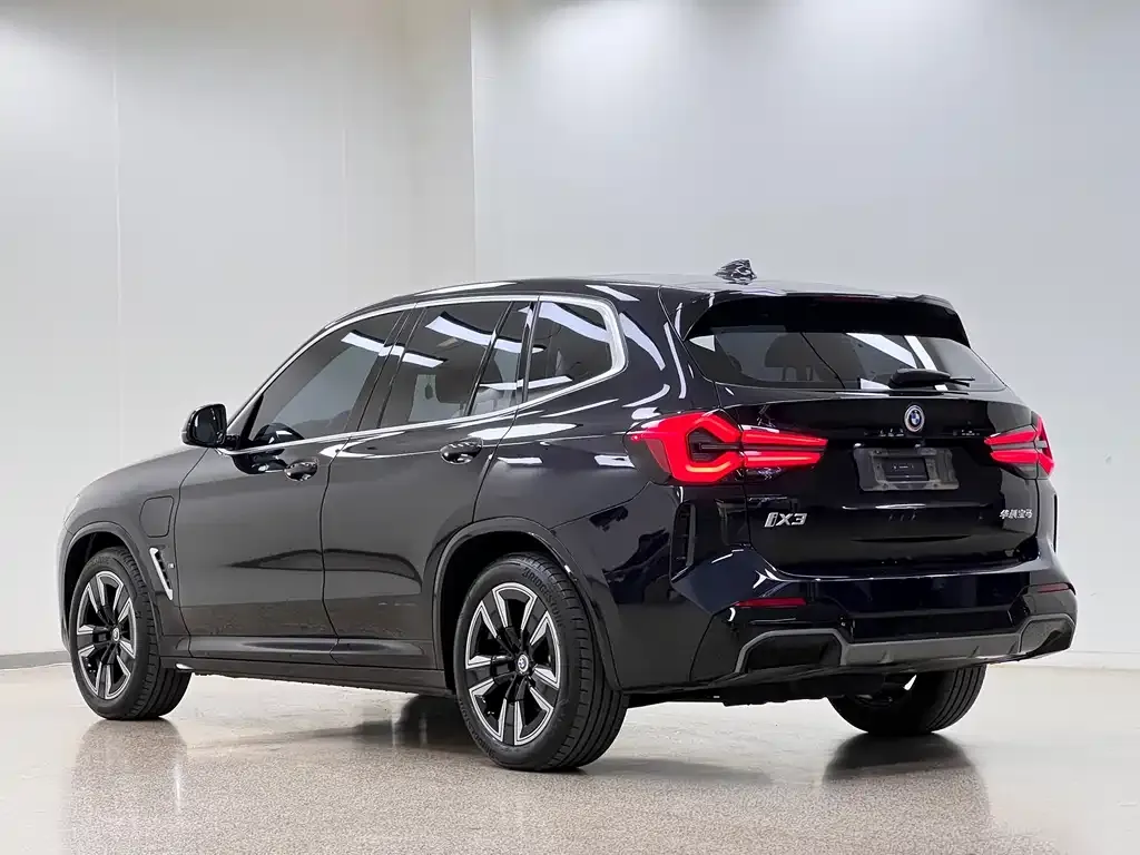 BMW iX3 — фото 3