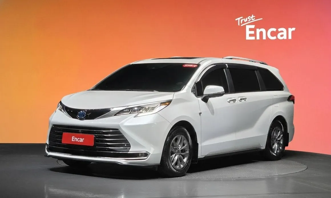 Toyota Sienna — фото 1