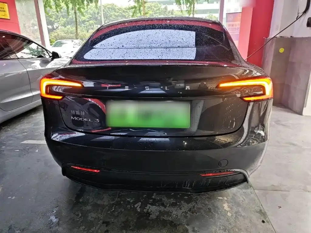 Tesla Model 3 — фото 4