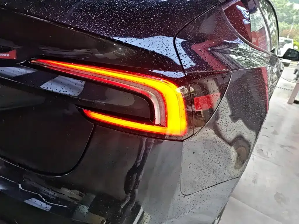 Tesla Model 3 — фото 5