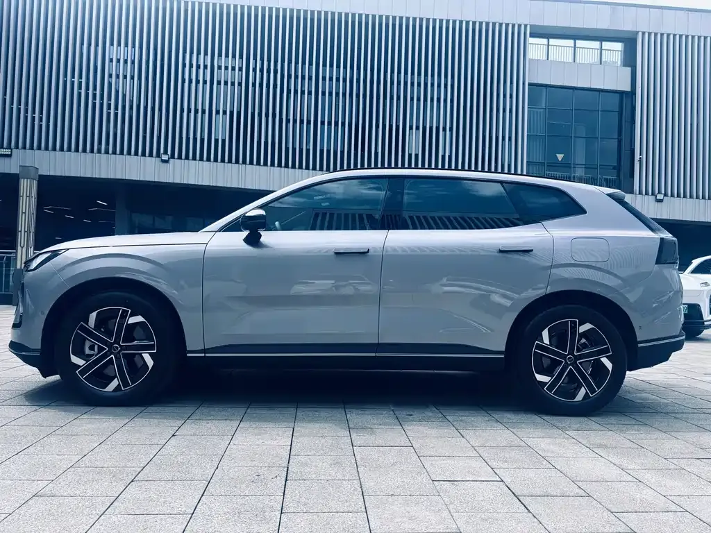 Volvo XC70 Plug-in Hybrid 2026 из CN, фото 8