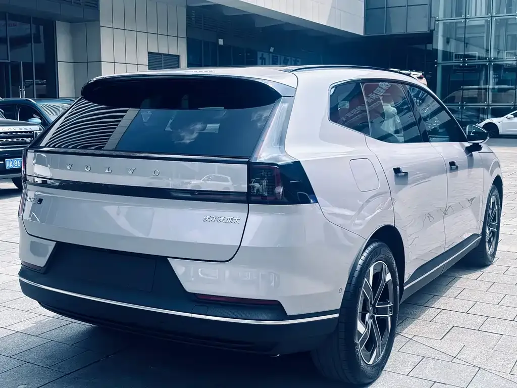 Volvo XC70 Plug-in Hybrid 2026 из CN, фото 3