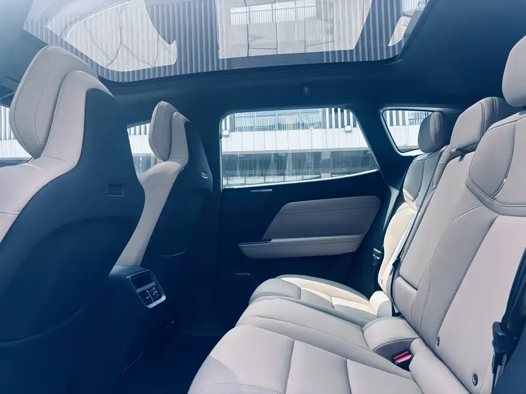 Volvo XC70 Plug-in Hybrid 2026 из CN, фото 10