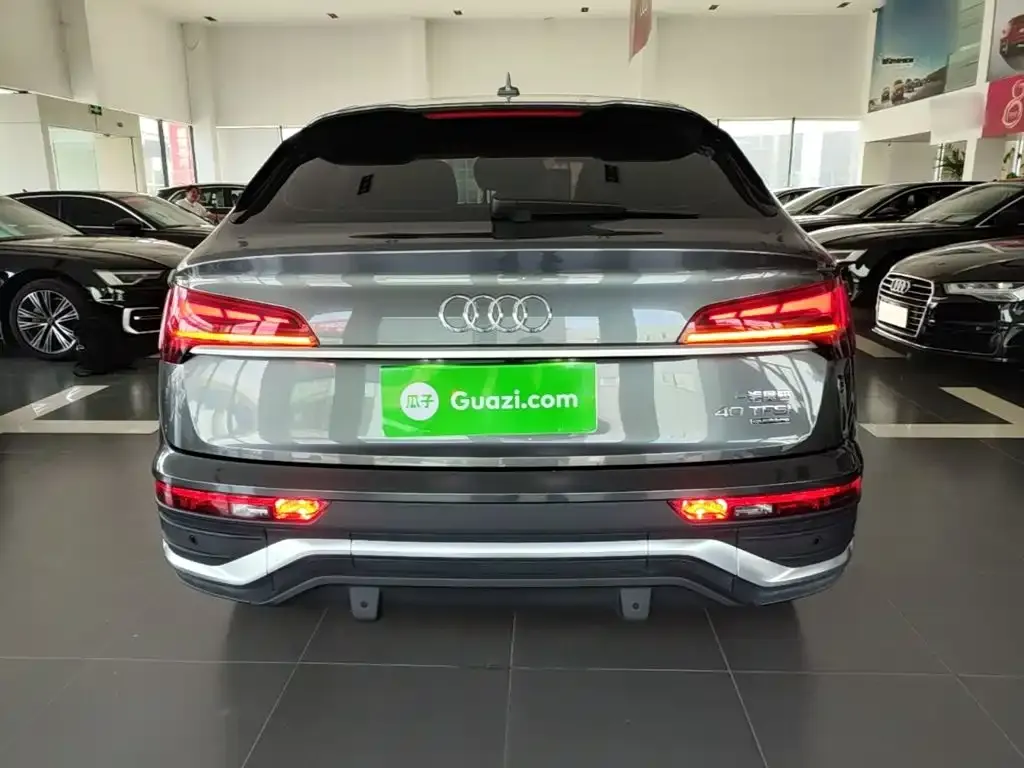 Audi Q5L Sportback — фото 5