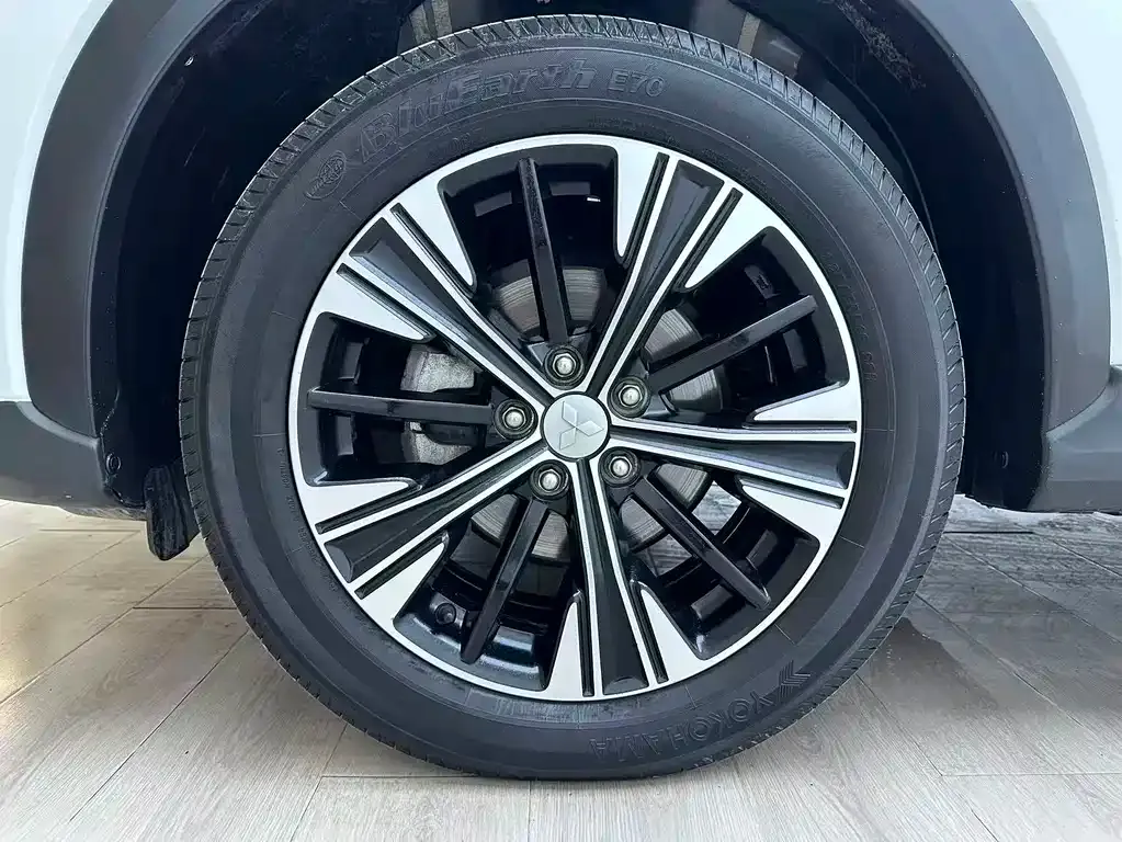 Mitsubishi Eclipse Cross — фото 7