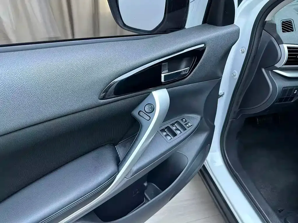 Mitsubishi Eclipse Cross — фото 8