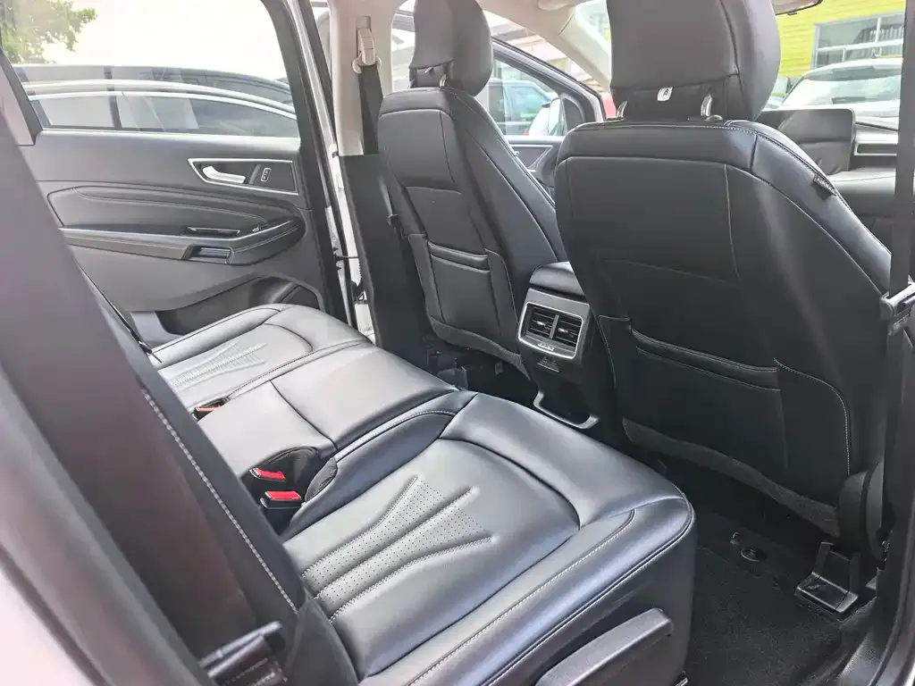 Ford Edge — фото 10