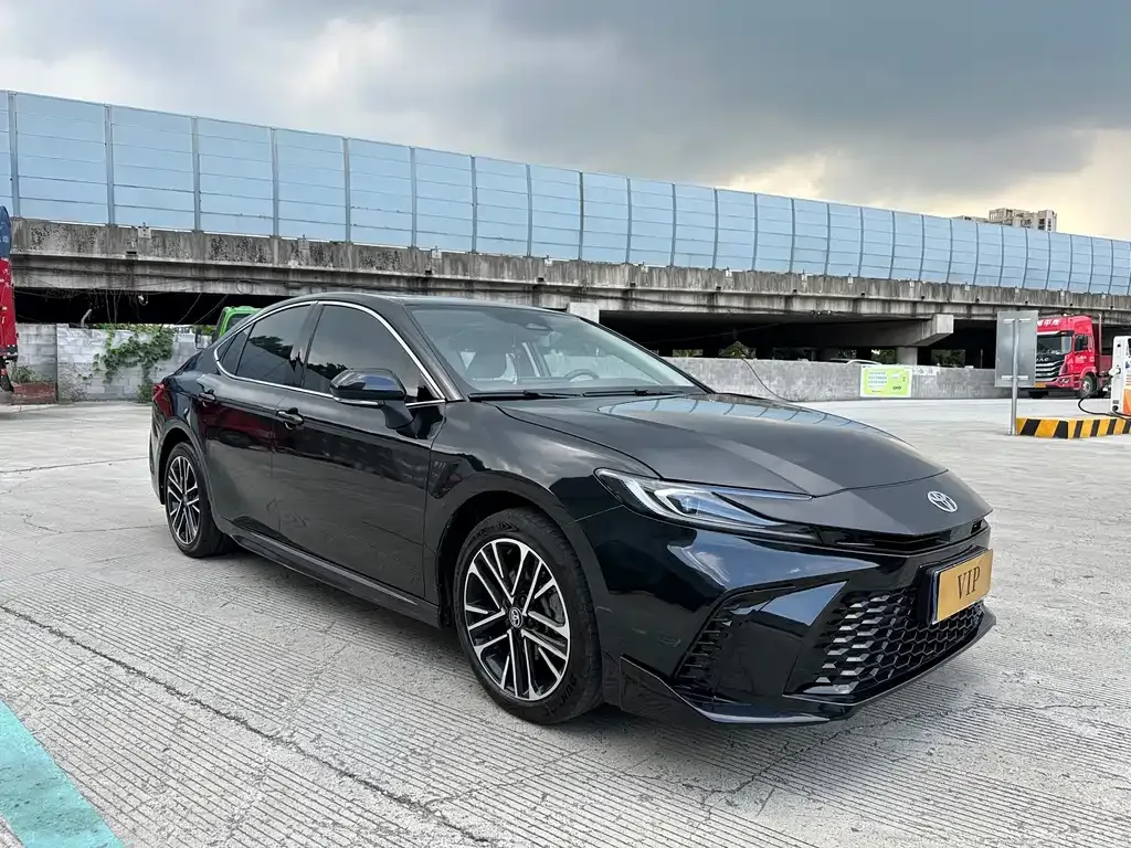Toyota Camry — фото 6