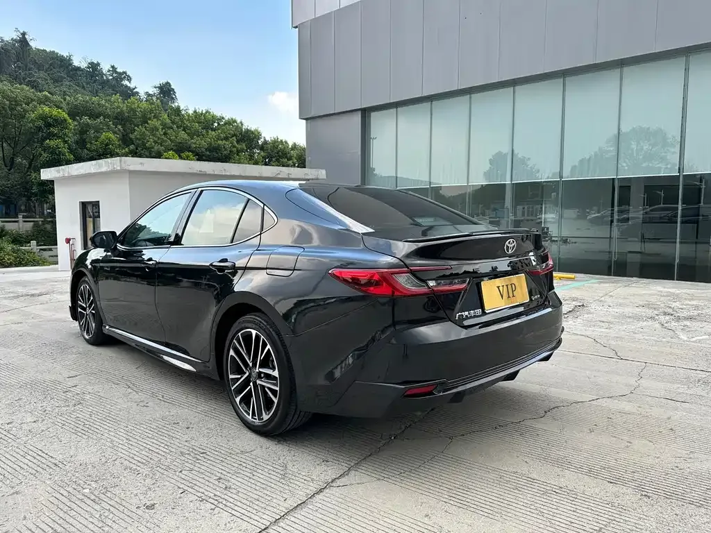 Toyota Camry — фото 8