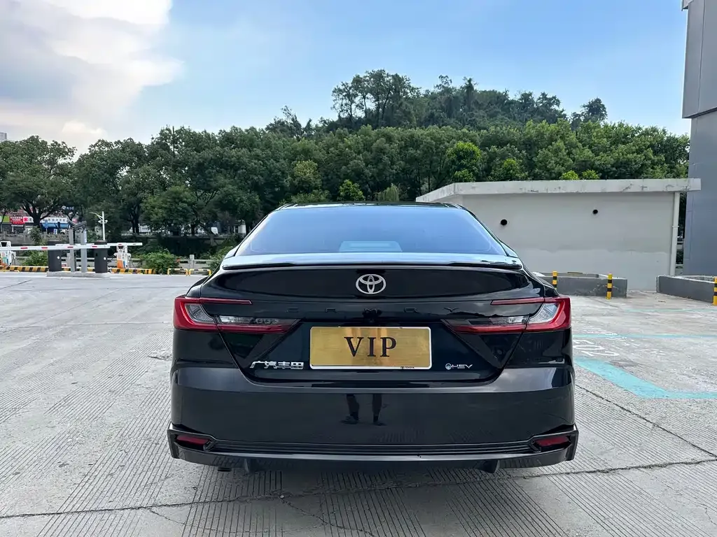 Toyota Camry — фото 5