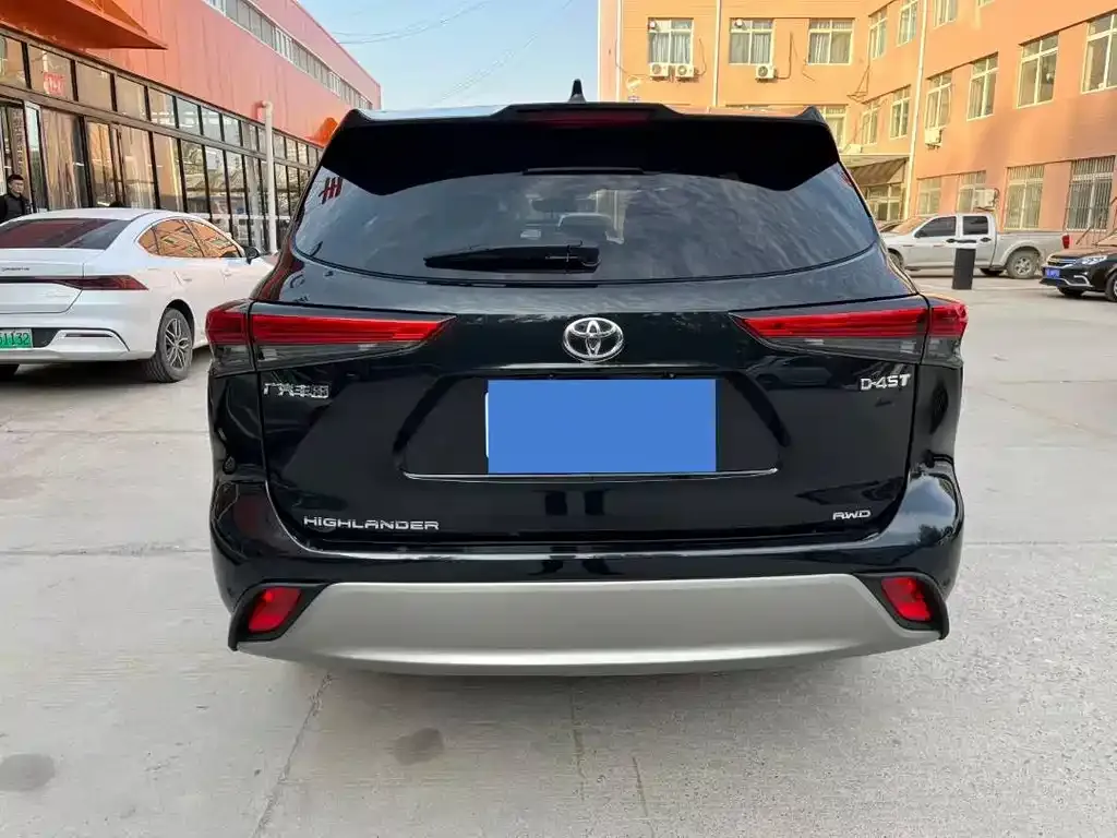 Toyota Highlander — фото 10