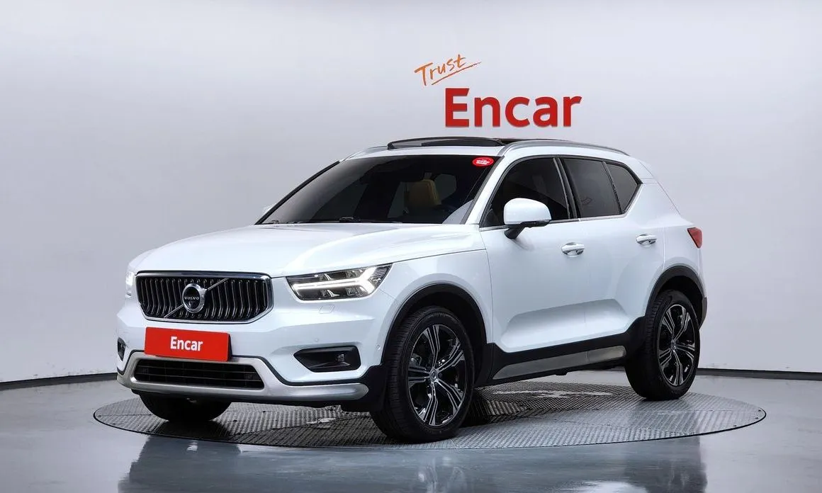 Volvo XC40 — фото 1