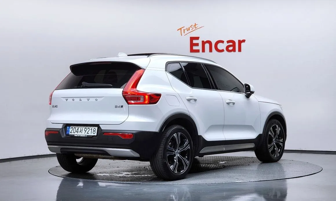 Volvo XC40 — фото 6