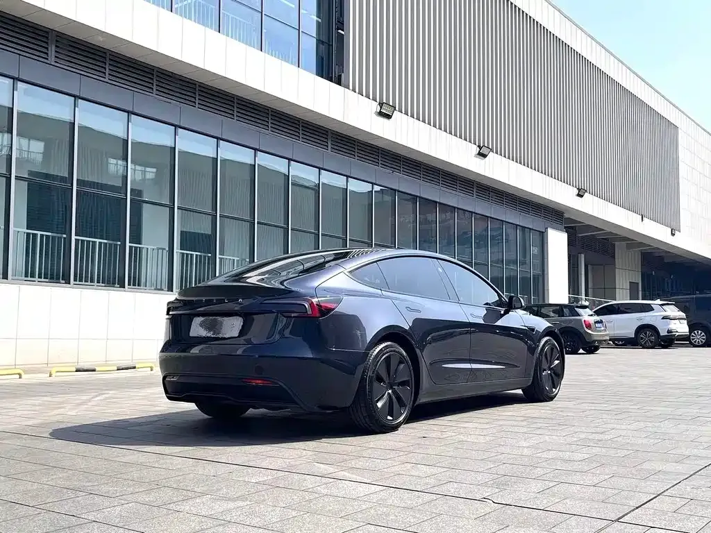 Tesla Model 3 — фото 4