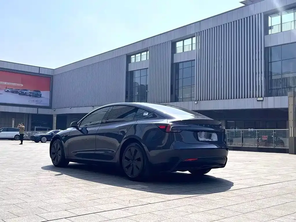 Tesla Model 3 — фото 5