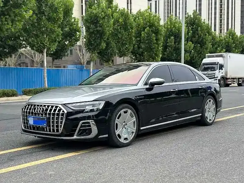 Audi A8 — фото 1