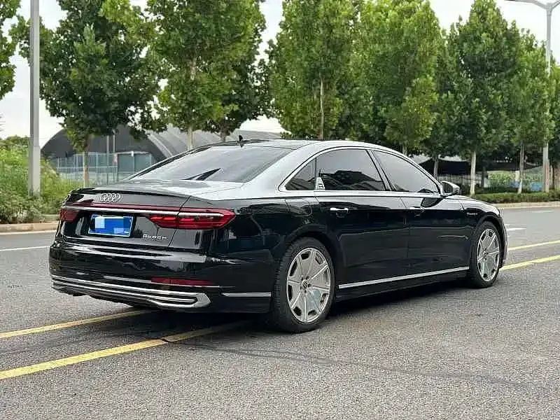 Audi A8 — фото 6