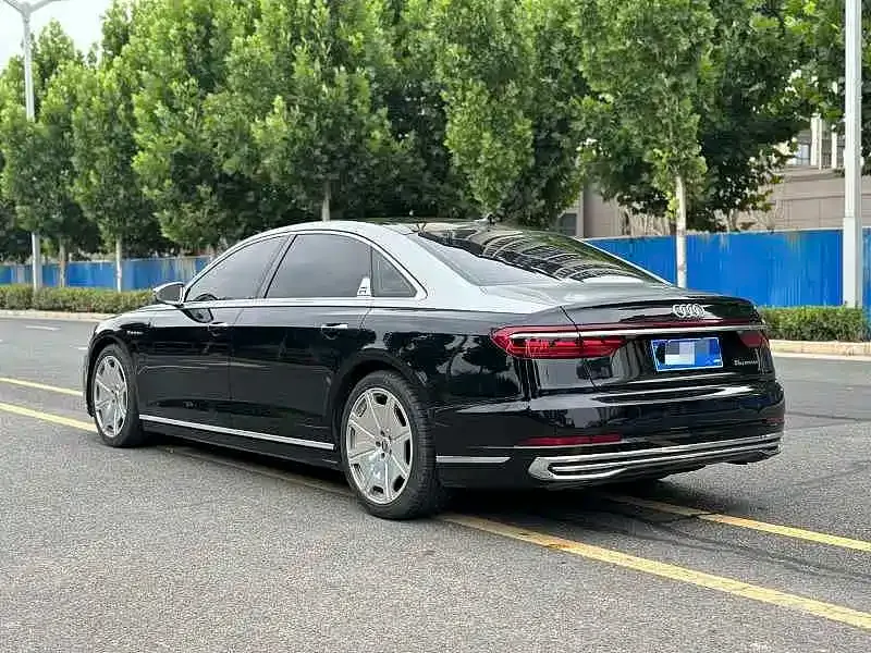 Audi A8 — фото 5