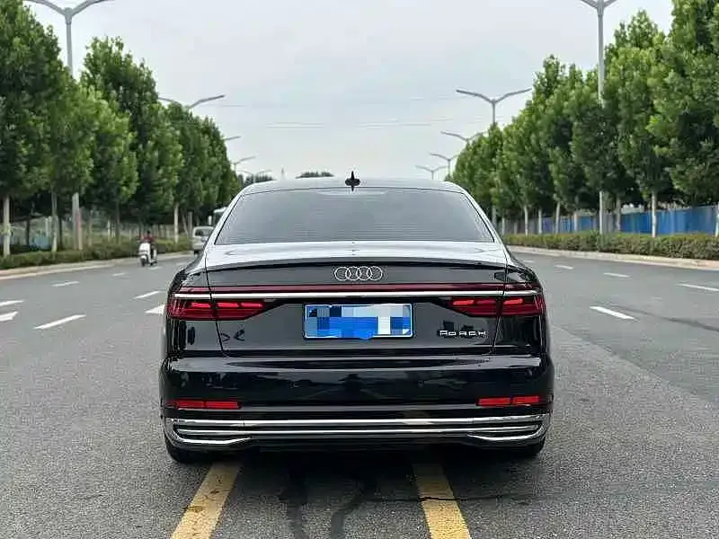 Audi A8 — фото 9