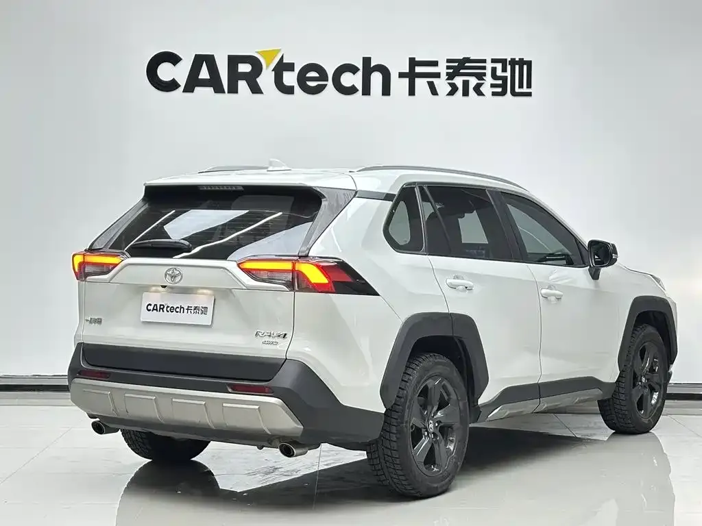 Toyota RAV4 — фото 4