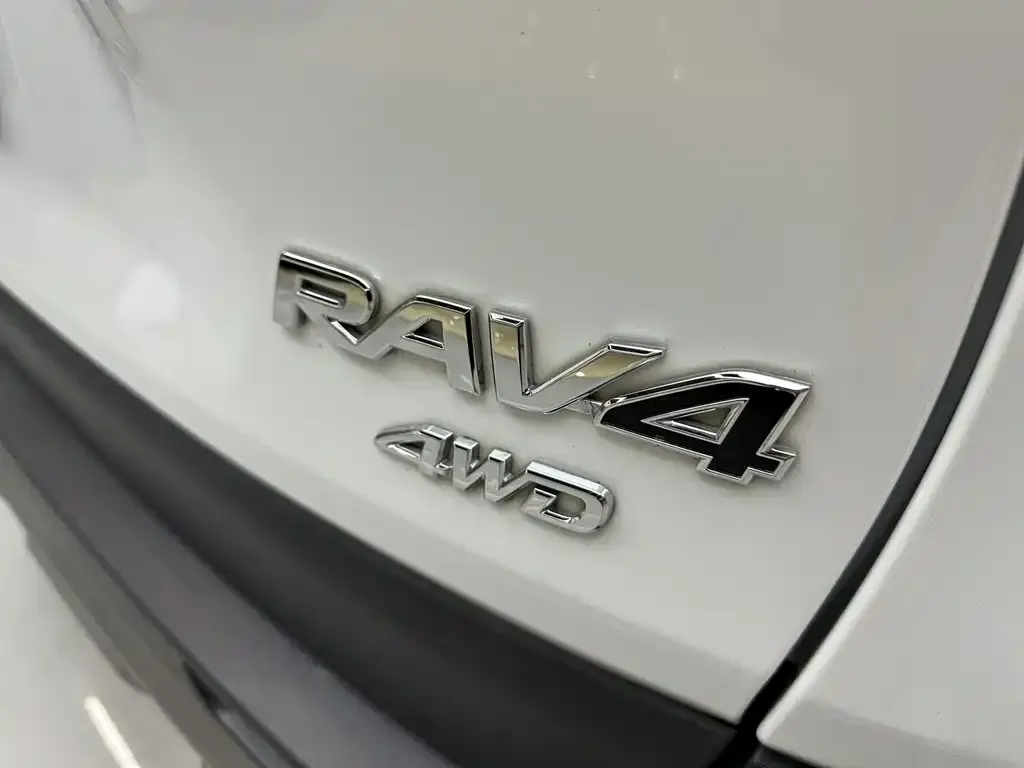 Toyota RAV4 — фото 6