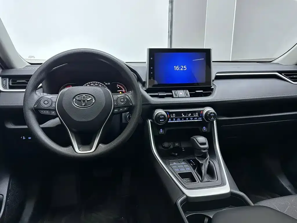 Toyota RAV4 — фото 2